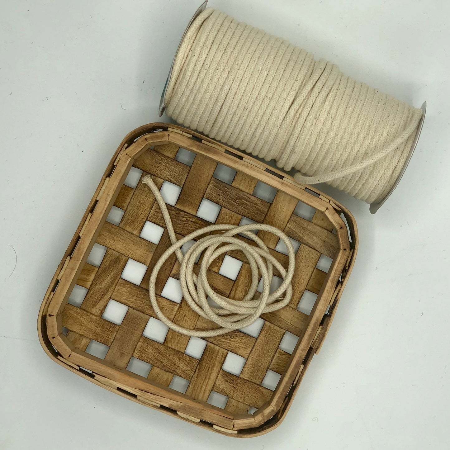 Cordón de algodón, 1 yarda por pieza.