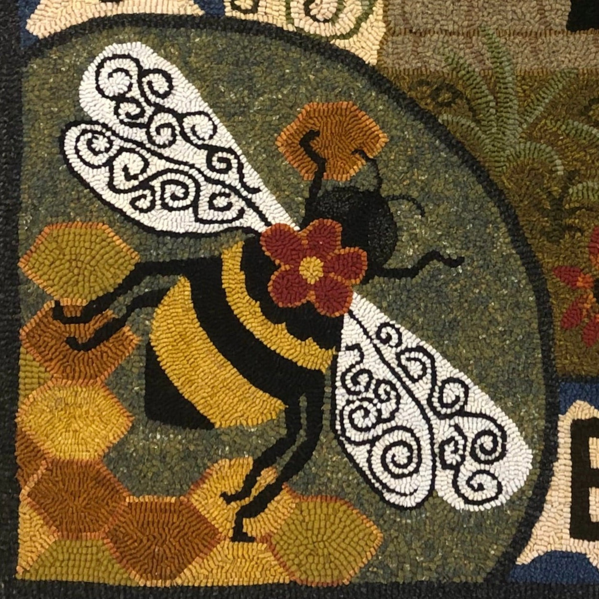 Bee Pattern Rug Honey Bee Rug Hooking Pattern | Enlargeable Floral Bee and Skep ...
