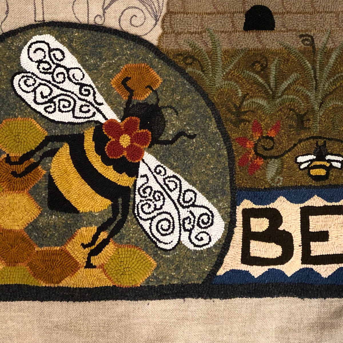 Honey Bee Rug Hooking Pattern | Floral Bee Linen Ready-to-Hook Design ...