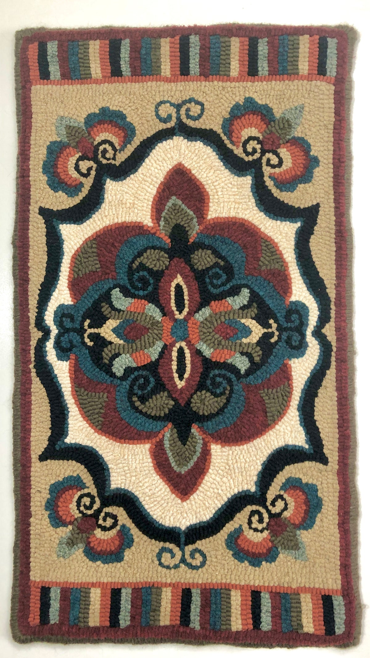 Rug Patterns.pdf Antiquity PDF Rug Hooking Pattern | Enlargeable Geometric | Orphaned ...
